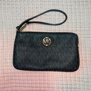 Michael KORS wristlet